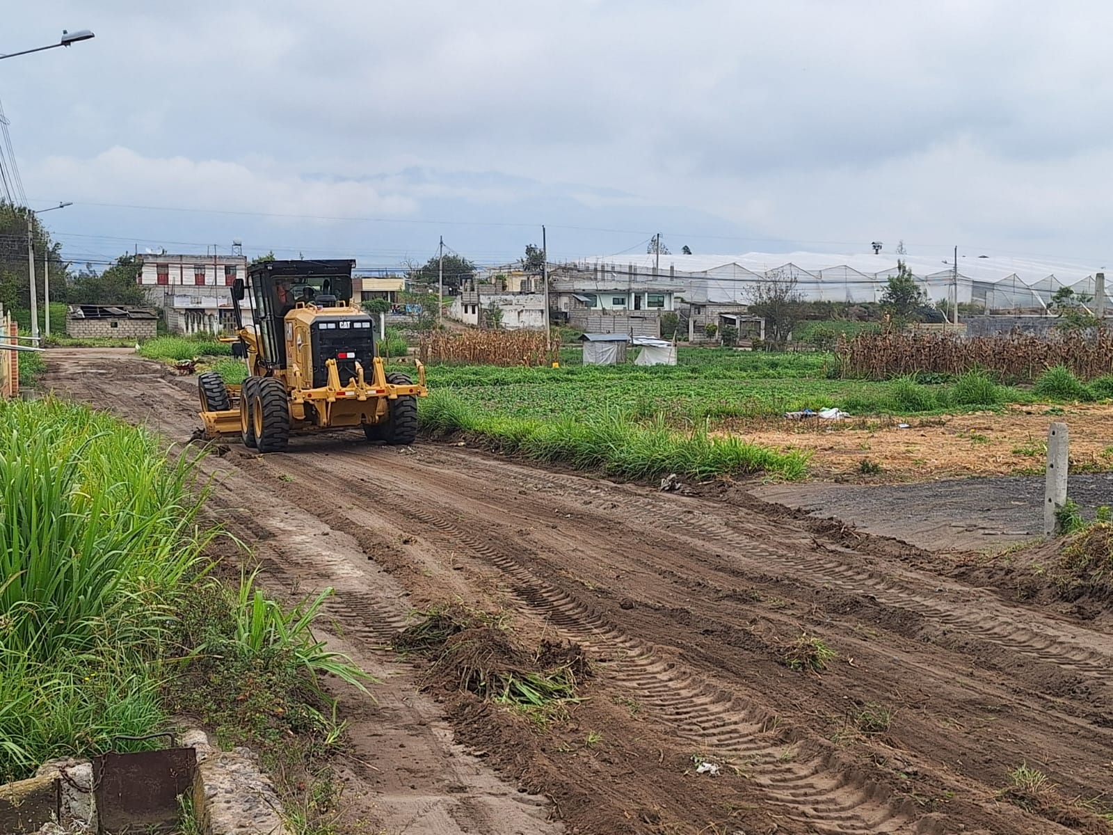 CONTINÚA MANTENIMIENTO VIAL EN LA PARROQUIA PICAIHUA 